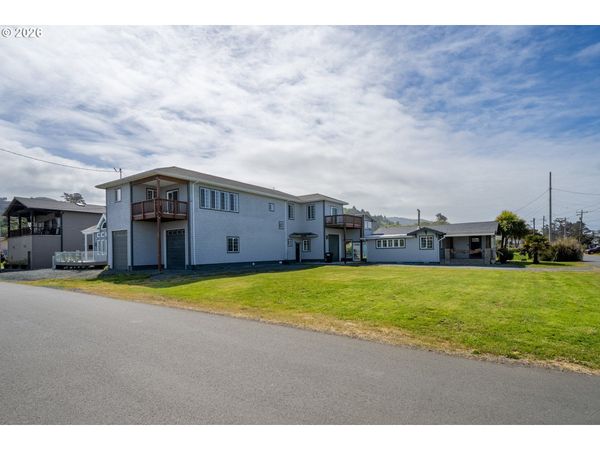 114 S BEACON ST, Rockaway Beach, OR 97136