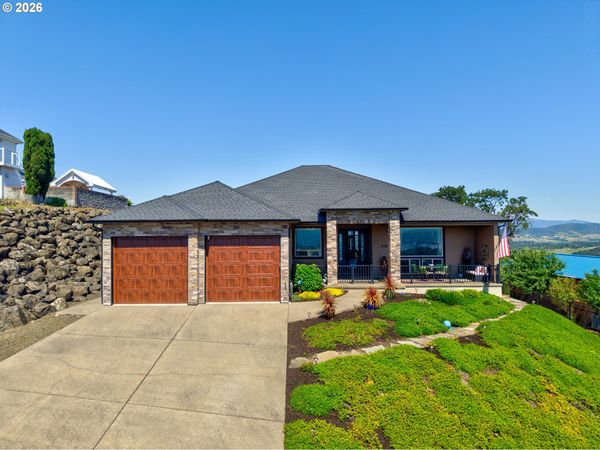2960 NW STACIE CT, Roseburg, OR 97471