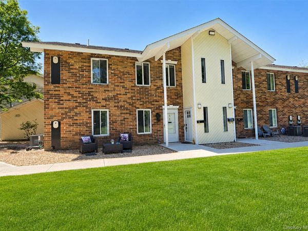 9 Navajo Court , Unit 9, Coram, NY 11727