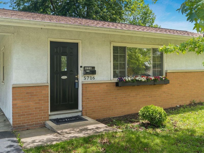 5716 N Meadows Boulevard, Columbus, OH 43229 Photo 2