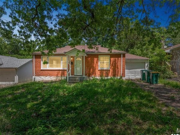 8135 Bloom Drive, St Louis, MO 63114