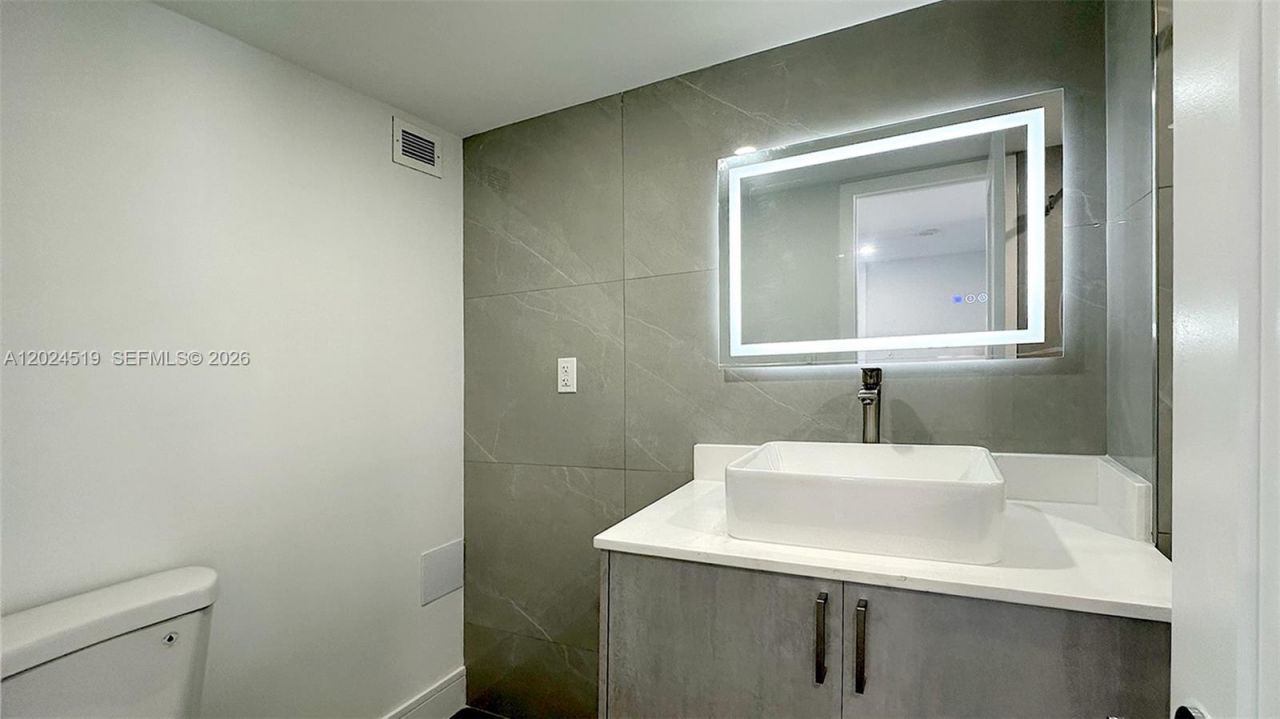 2780 NE 183rd St , Unit 701, Aventura, FL 33160 Photo