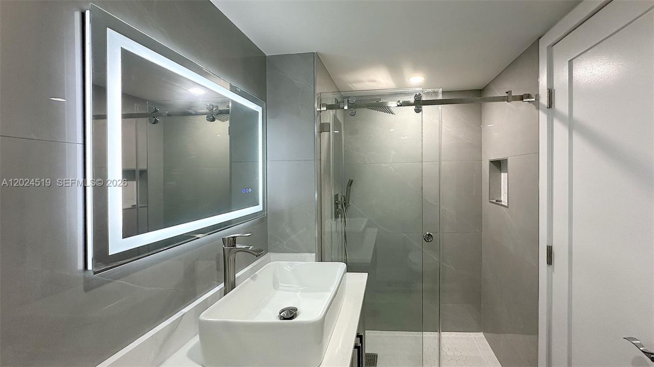 2780 NE 183rd St , Unit 701, Aventura, FL 33160 Photo