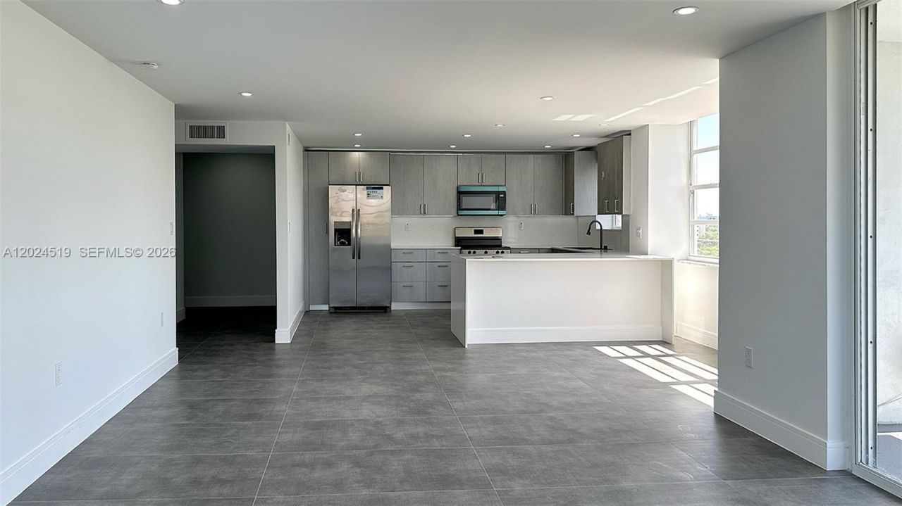2780 NE 183rd St , Unit 701, Aventura, FL 33160 Photo