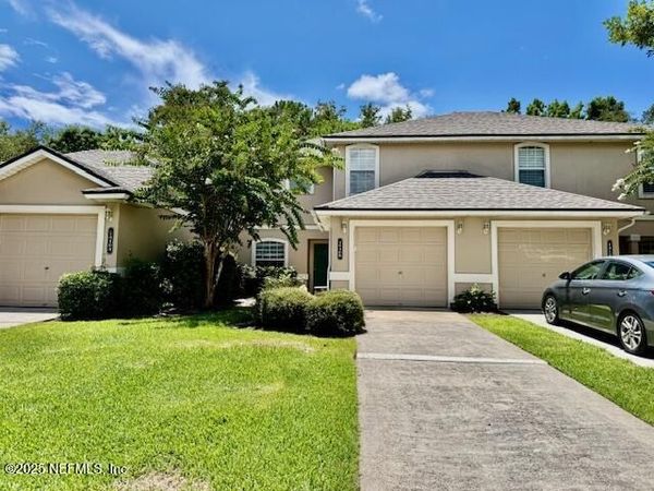1810 GREEN SPRINGS Circle, Unit B, Fleming Island, FL 32003