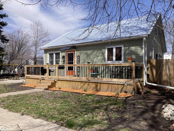 102 W Madison, New London, IA 52645