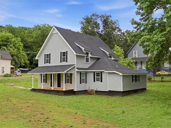 305 Grove Avenue SE, Lindale, GA 30147