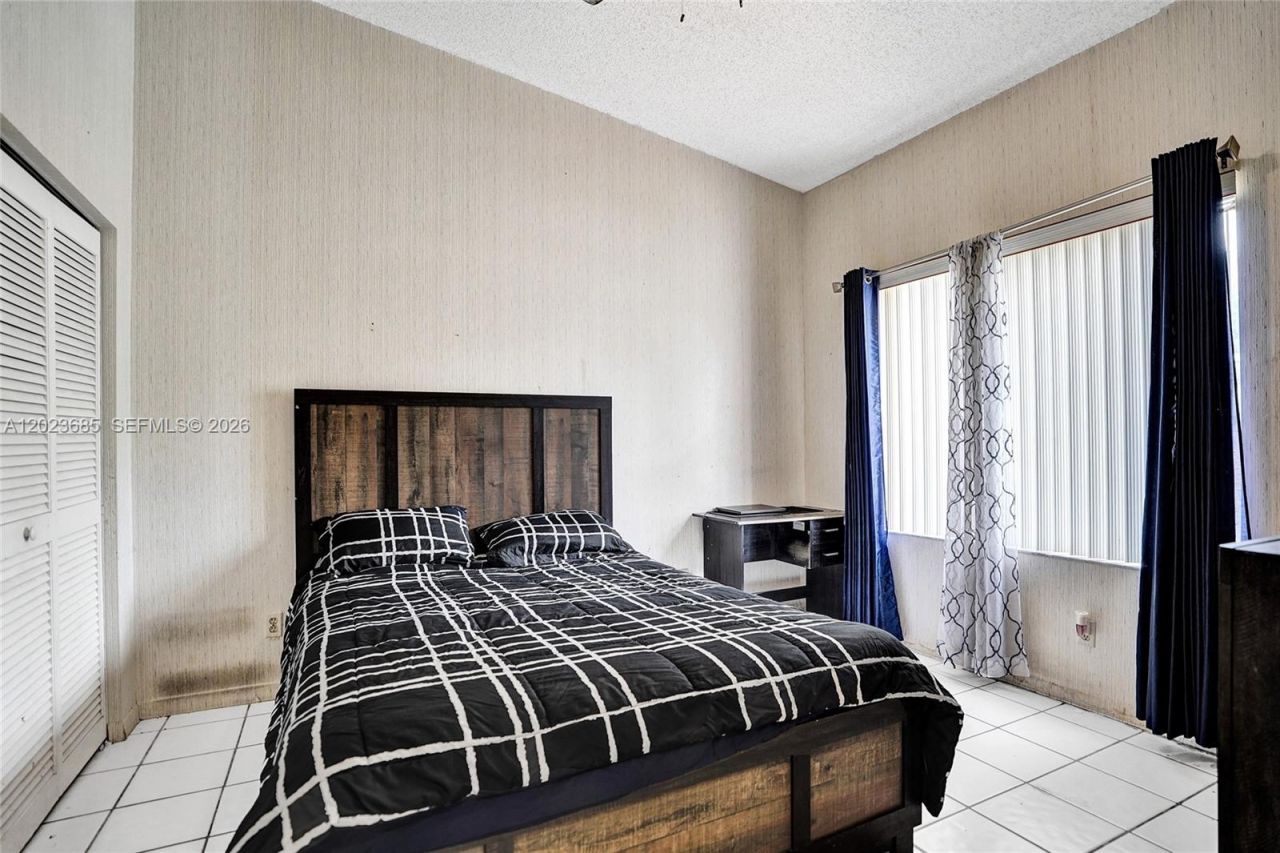 3273 W Inverrary Blvd W, Lauderhill, FL 33319 Photo