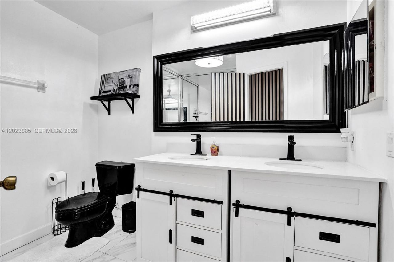 3273 W Inverrary Blvd W, Lauderhill, FL 33319 Photo