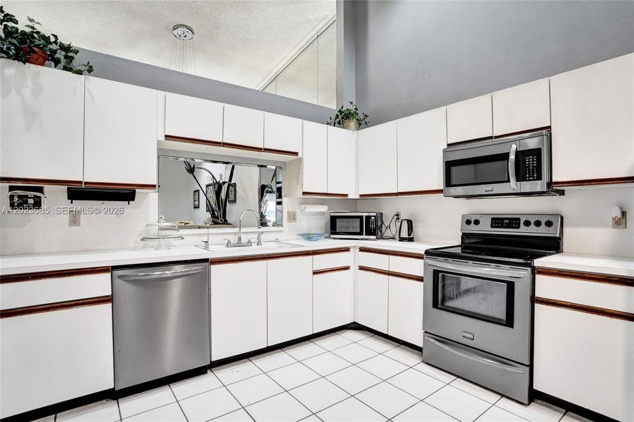 3273 W Inverrary Blvd W, Lauderhill, FL 33319 Photo