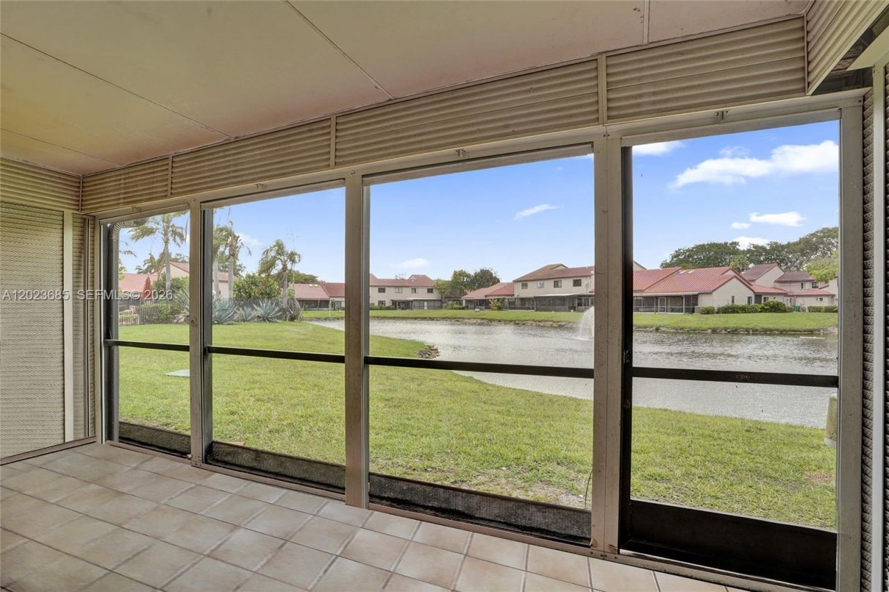 3273 W Inverrary Blvd W, Lauderhill, FL 33319 Photo