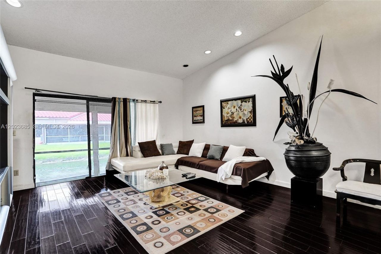 3273 W Inverrary Blvd W, Lauderhill, FL 33319 Photo