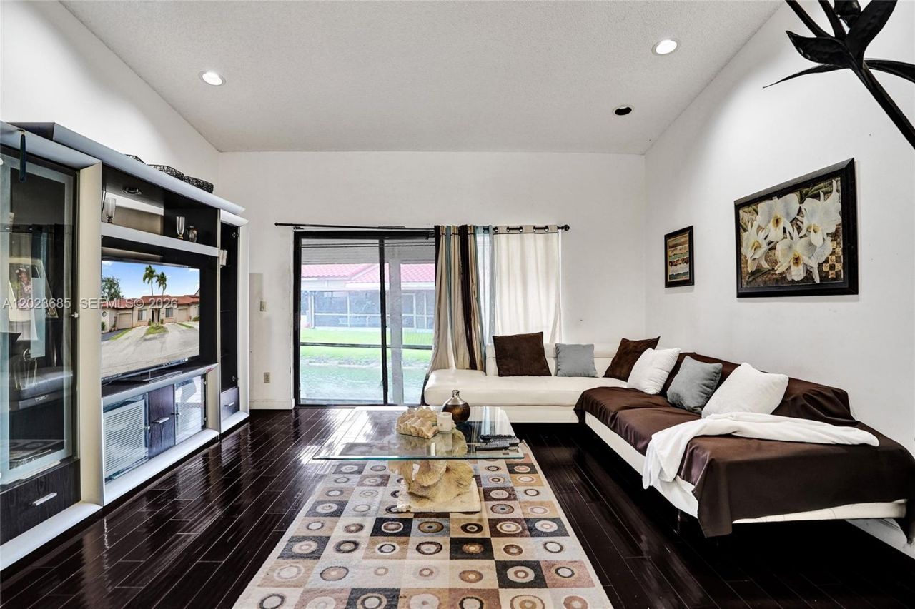 3273 W Inverrary Blvd W, Lauderhill, FL 33319 Photo