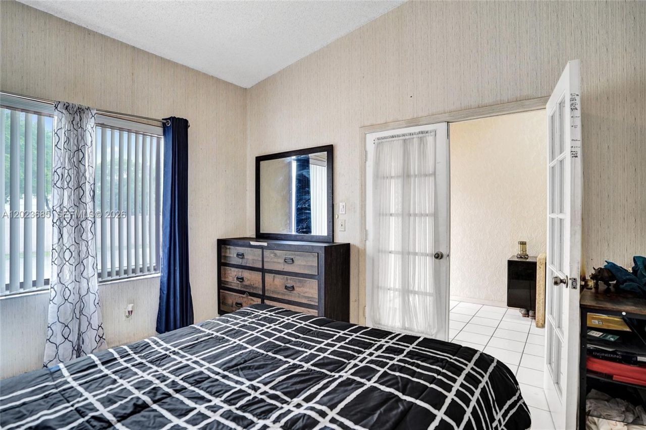3273 W Inverrary Blvd W, Lauderhill, FL 33319 Photo