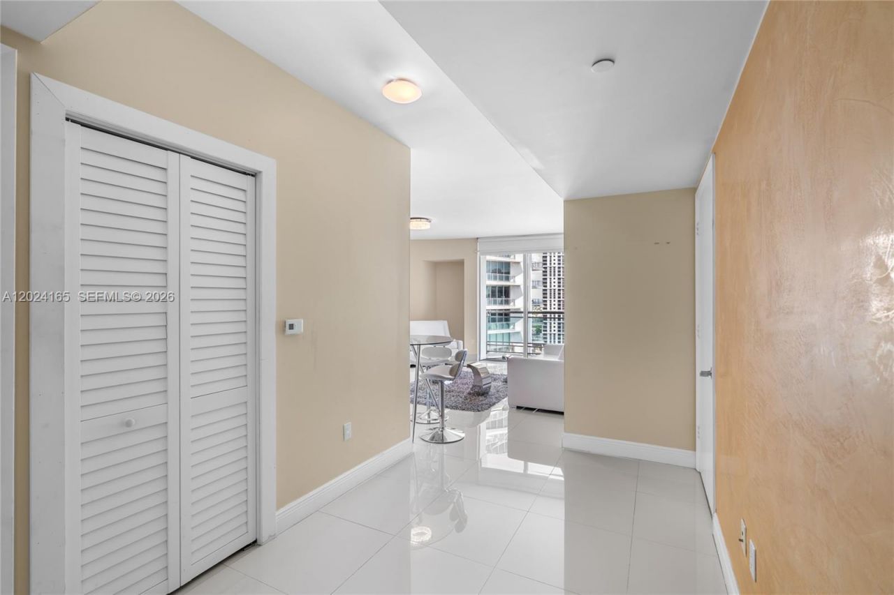 350 S Miami Ave , Unit 2515, Miami, FL 33130 Photo