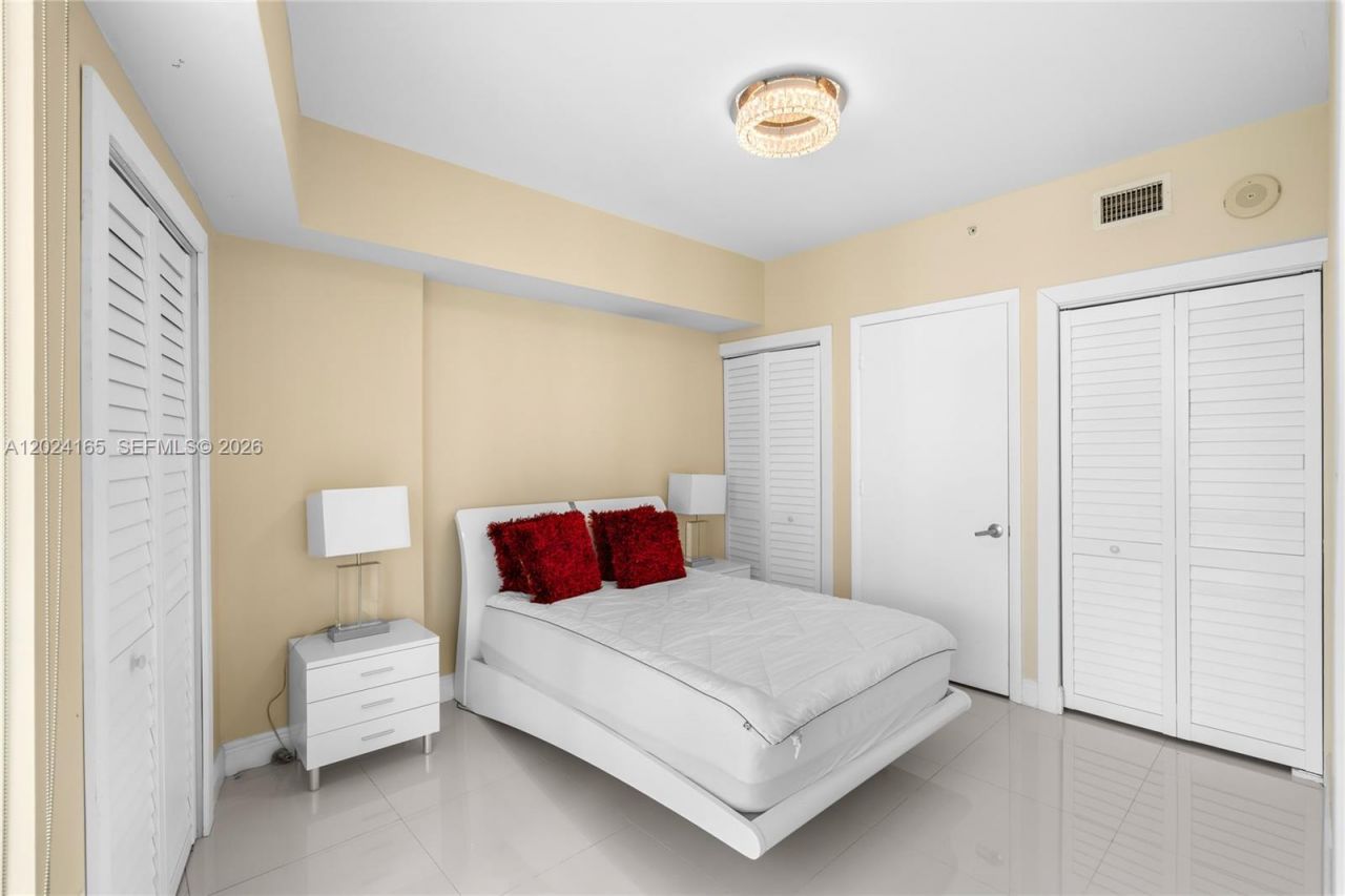 350 S Miami Ave , Unit 2515, Miami, FL 33130 Photo