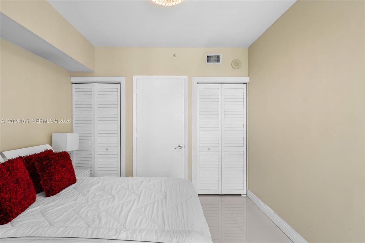 350 S Miami Ave , Unit 2515, Miami, FL 33130 Photo