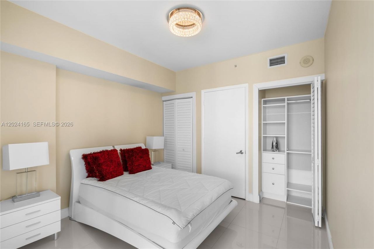 350 S Miami Ave , Unit 2515, Miami, FL 33130 Photo