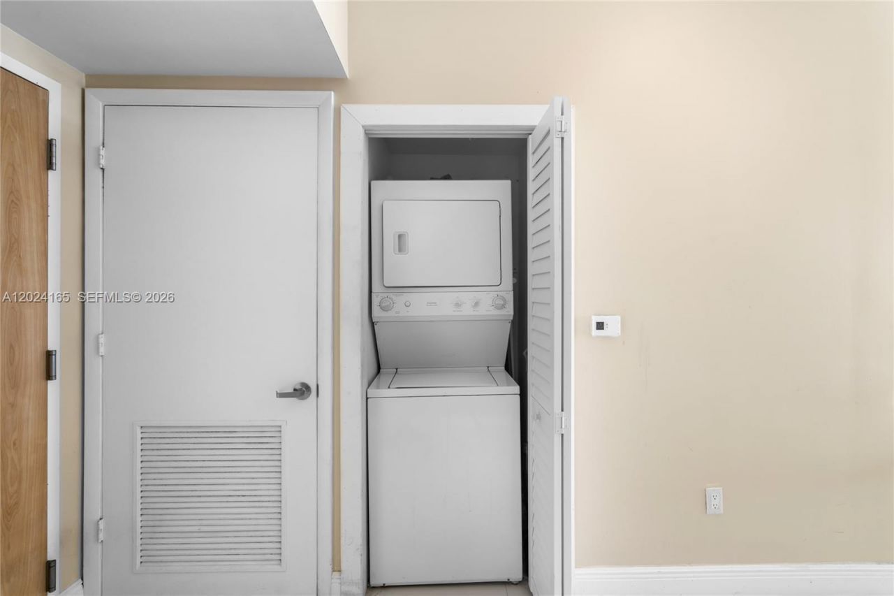 350 S Miami Ave , Unit 2515, Miami, FL 33130 Photo