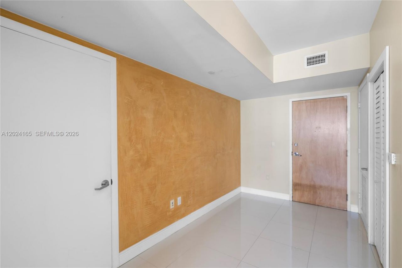 350 S Miami Ave , Unit 2515, Miami, FL 33130 Photo