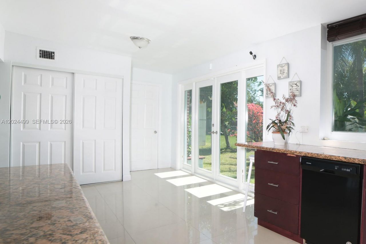 1380 71st St , Miami Beach, FL 33141 Photo
