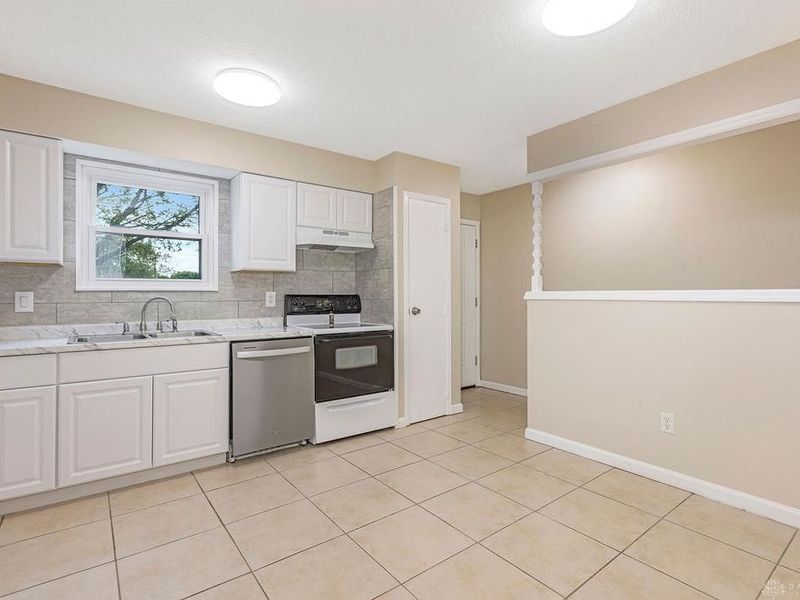 8358 Washington Village Drive, Centerville, OH 45458 Photo 17