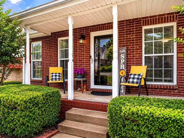 644 Foxfield Dr, Clarksville, TN 37042