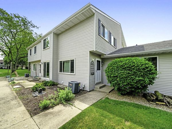 1837 Kerrybrook Court , Sycamore, IL 60178