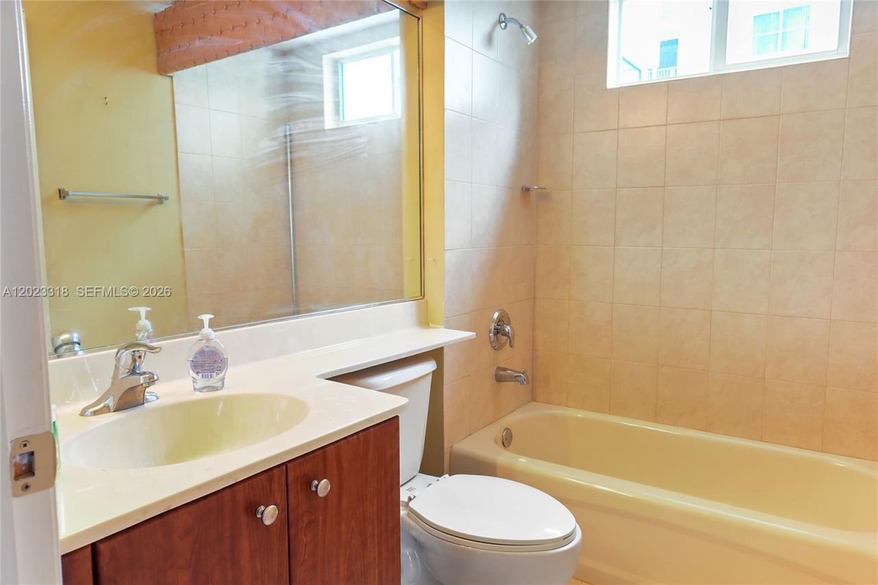 2550 SW 27th Ave , Unit 301, Miami, FL 33133 Photo