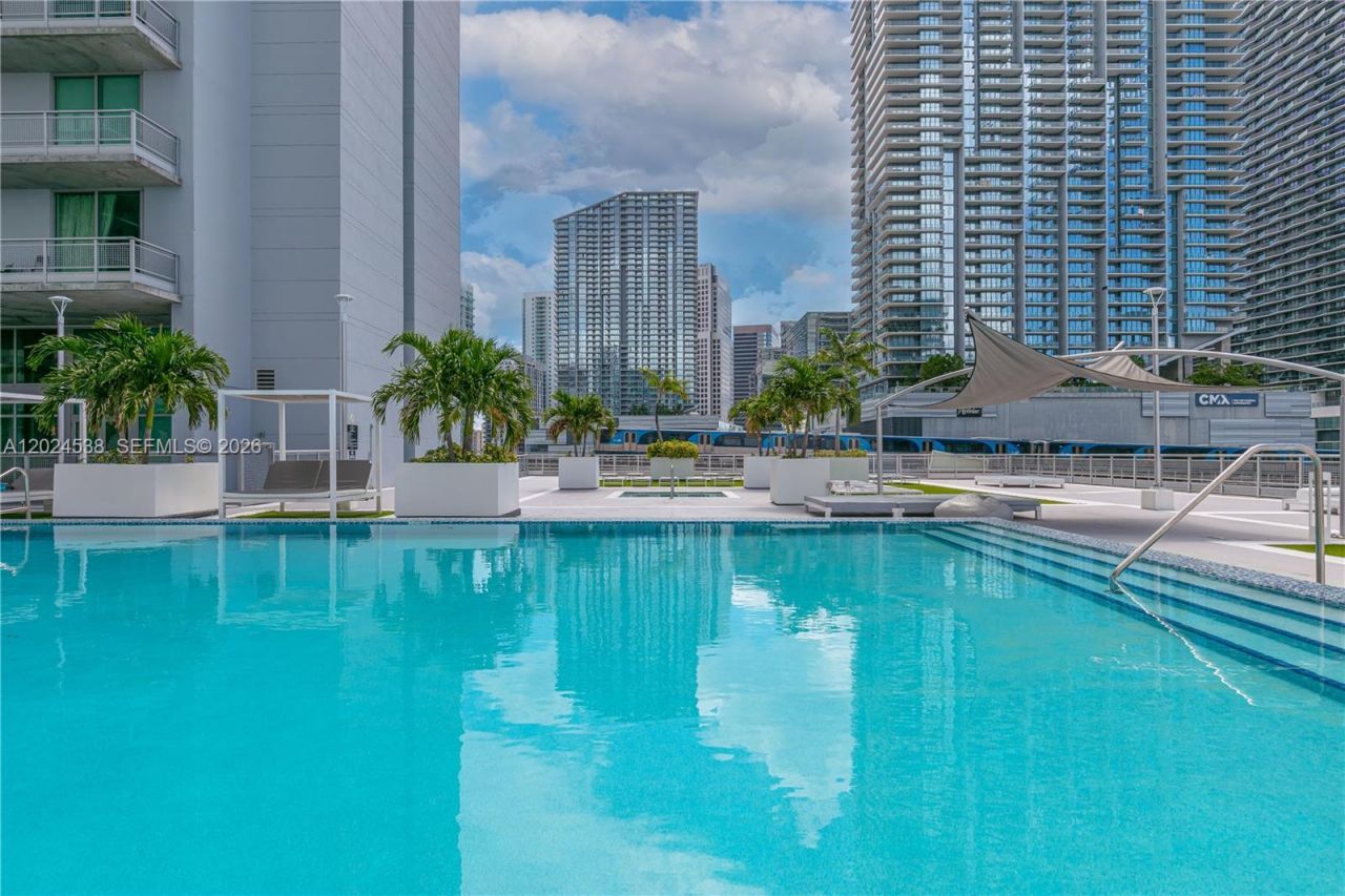 690 SW 1st Ct , Unit PHII17, Miami, FL 33130 Photo