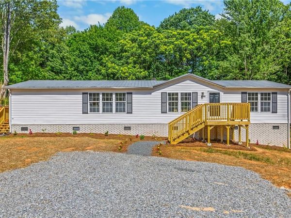 1100 Sandy Lane , Sandy Ridge, NC 27046
