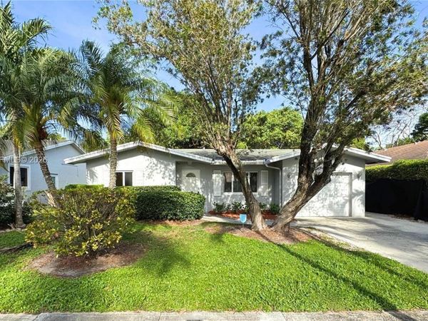 61 SW 34th Ave, Deerfield Beach, FL 33442