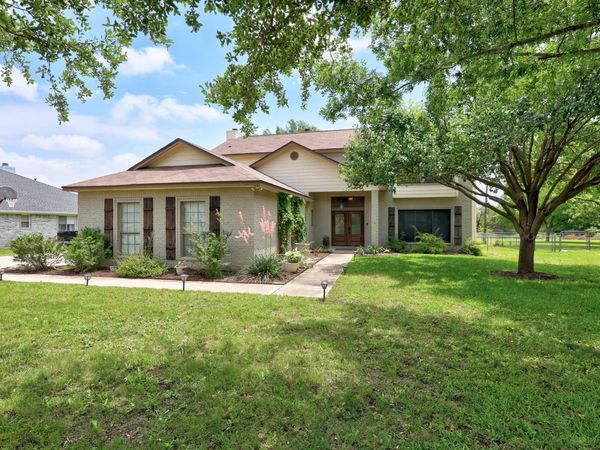 1341 Meadowild DR, Round Rock, TX 78664