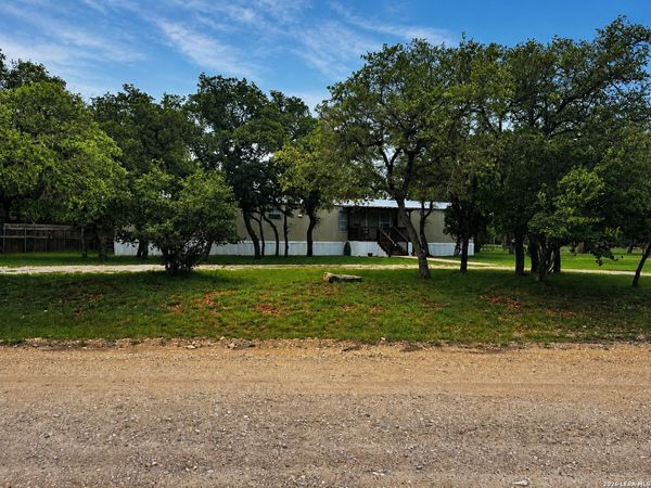 701 LAKESHORE LN, Bandera, TX 78003