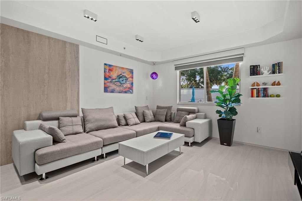 1100 Pine Ridge Rd, Unit B103, Naples, FL 34108 Photo