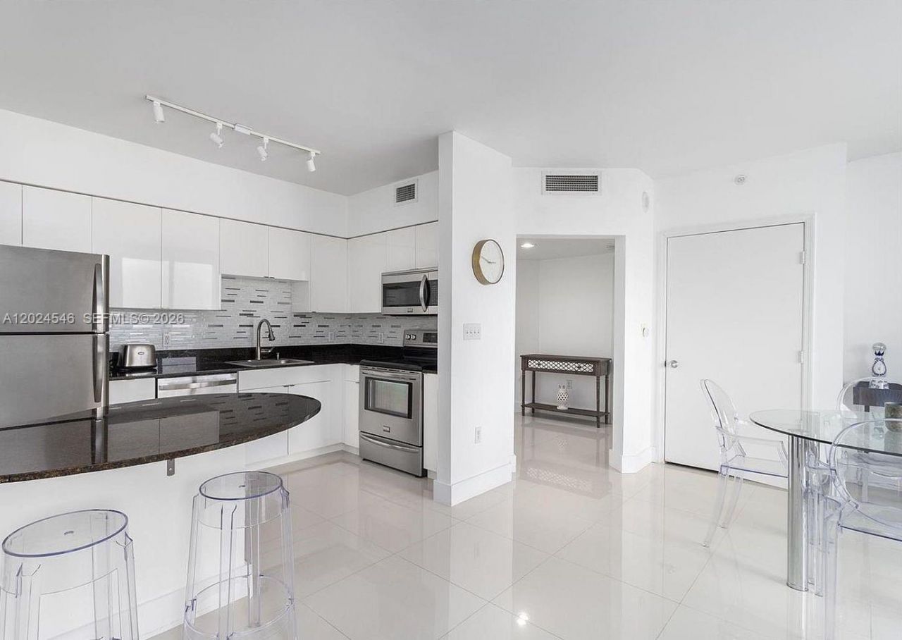 1330 West Ave, Unit 2105, Miami Beach, FL 33139 Photo