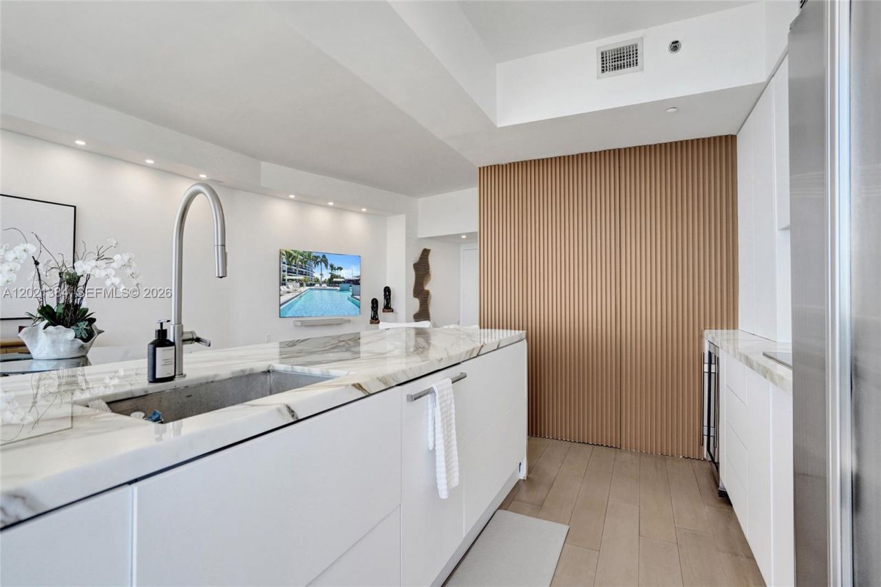 400 Alton Rd , Unit PH11, Miami Beach, FL 33139 Photo