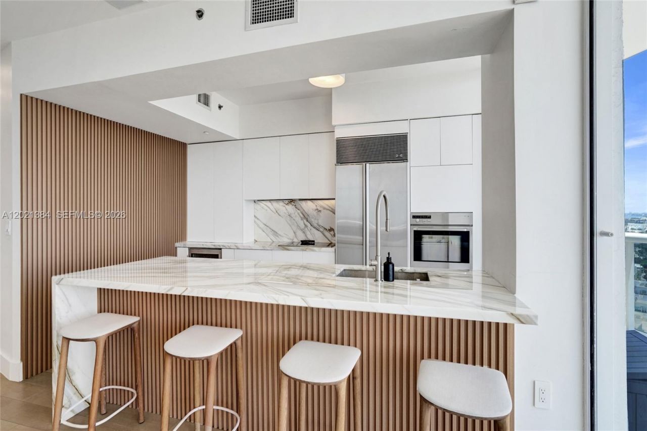 400 Alton Rd , Unit PH11, Miami Beach, FL 33139 Photo