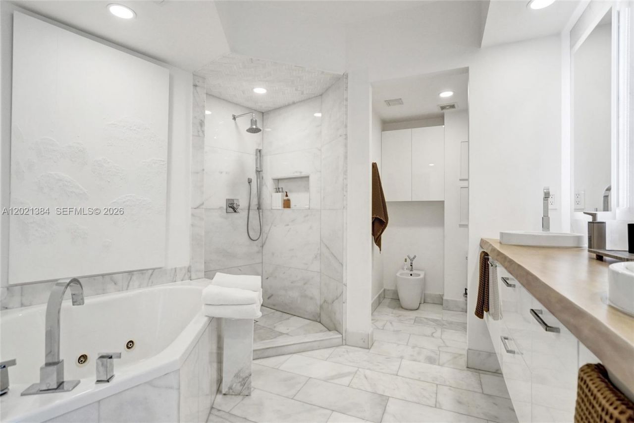 400 Alton Rd , Unit PH11, Miami Beach, FL 33139 Photo