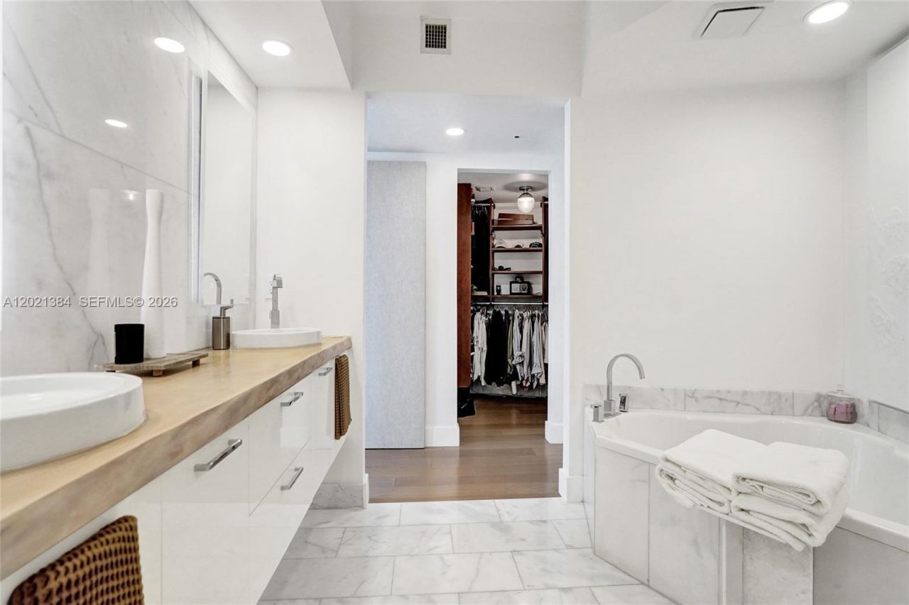 400 Alton Rd , Unit PH11, Miami Beach, FL 33139 Photo