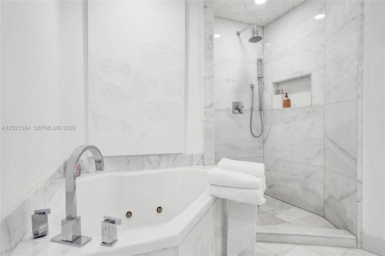 400 Alton Rd , Unit PH11, Miami Beach, FL 33139 Photo