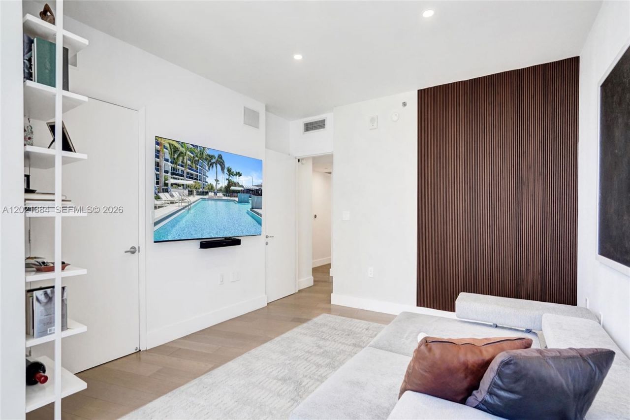 400 Alton Rd , Unit PH11, Miami Beach, FL 33139 Photo