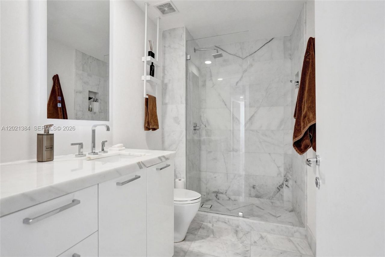 400 Alton Rd , Unit PH11, Miami Beach, FL 33139 Photo