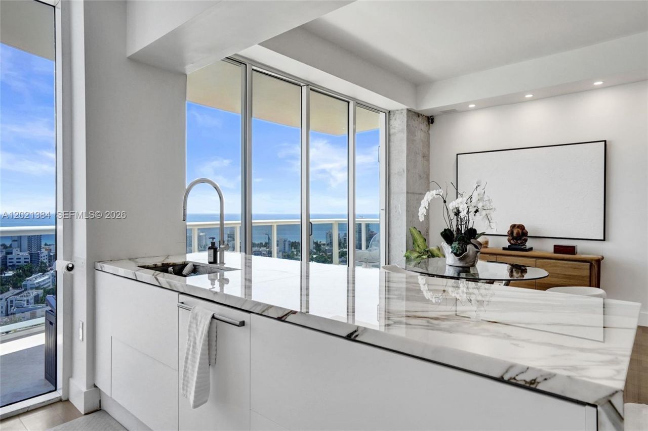 400 Alton Rd , Unit PH11, Miami Beach, FL 33139 Photo