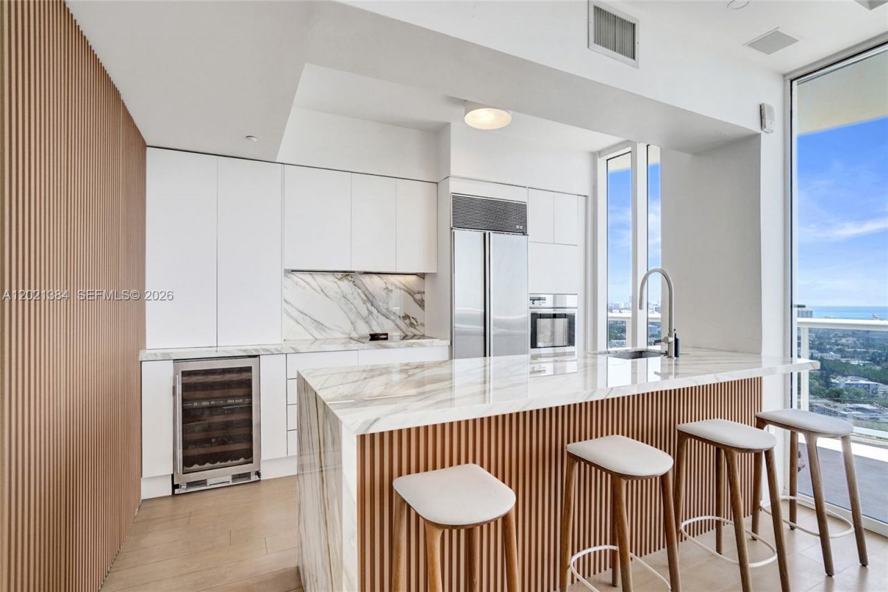 400 Alton Rd , Unit PH11, Miami Beach, FL 33139 Photo