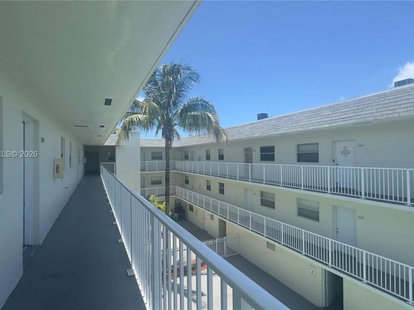 12890 NE 8th Ave , Unit 302, North Miami, FL 33161