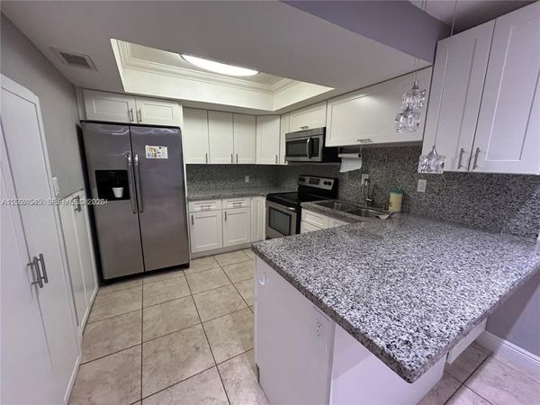 29 Madrid Ln , Unit 8-9, Davie, FL 33324