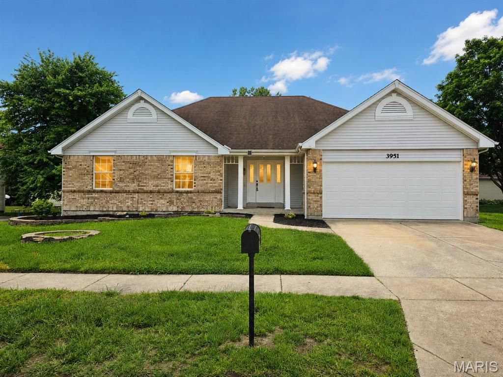 3951 Triple Crown Drive, Florissant, MO 63034 Main Photo