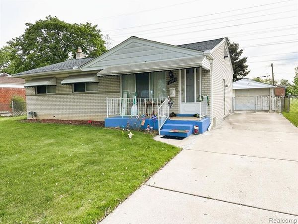 30955 Iroquois Drive, Warren, MI 48088