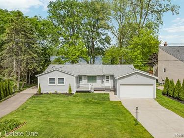 9503 Edward Drive , Brighton Twp, MI 48114